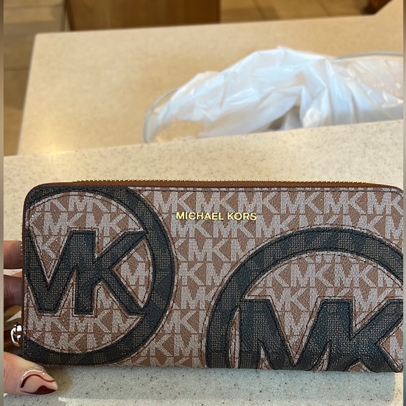 Graphic Logo Continental Wristlet-strap not included - Picture 9 of 14